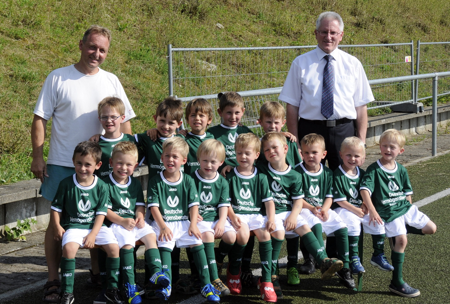 Neue Fußballtrikots für die Jugend des TSV Bartholomä