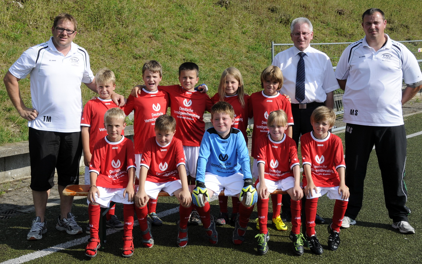 Neue Fußballtrikots für die Jugend des TSV Bartholomä