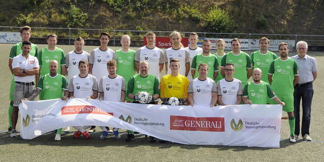 Neue Trikots für die aktiven Fußballer