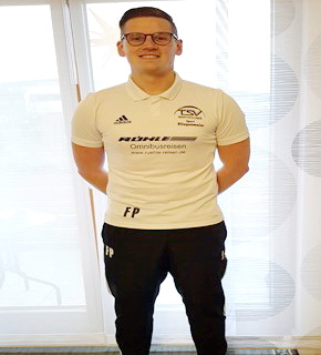 Neue Trainingsanzüge, Pullover und Warmlaufshirts